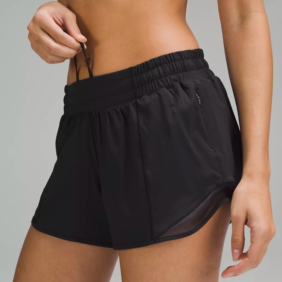 Women’s Lululemon Hotty Hot Low-Rise Lined Short 4" Workout Athletic Size 8 - Picture 1 of 16